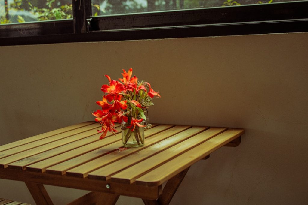 Photo floral table lamp